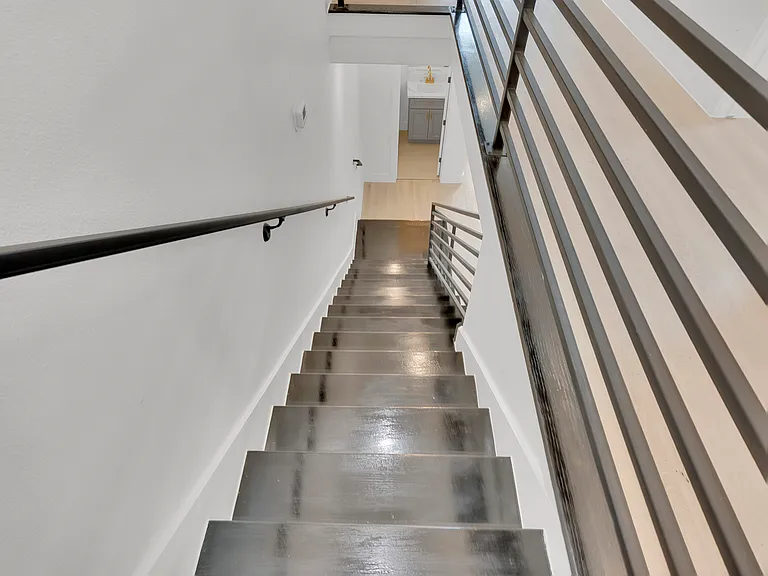 1311 E 33rd St #B — Photo 25