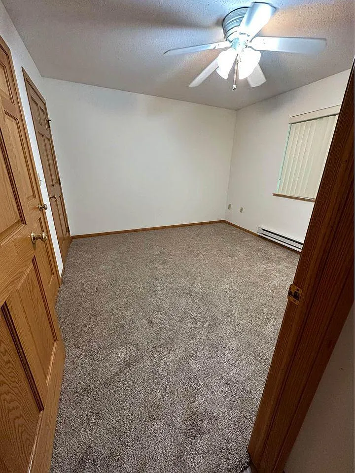 2 bed, $1,100 — Photo 2