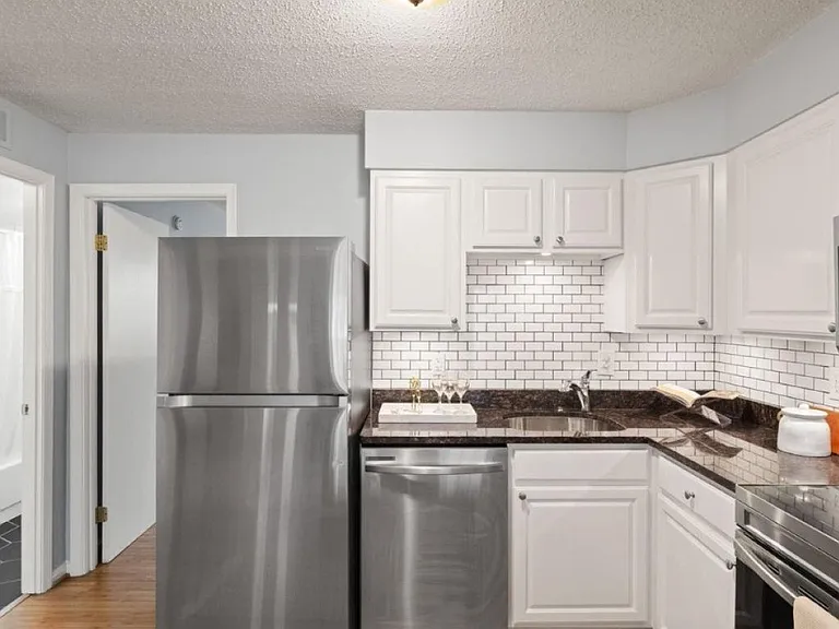 122 N Bedford St #A — Photo 4