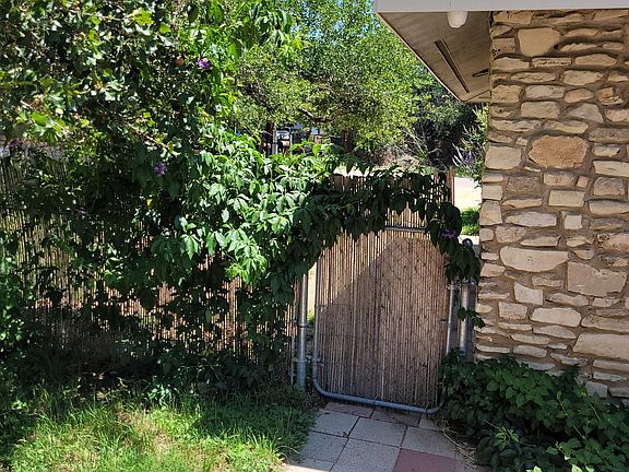 2nd image of 218 E Castlebriar Dr