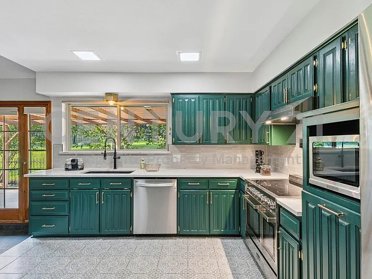1308 Clubhouse Ct — Photo 14