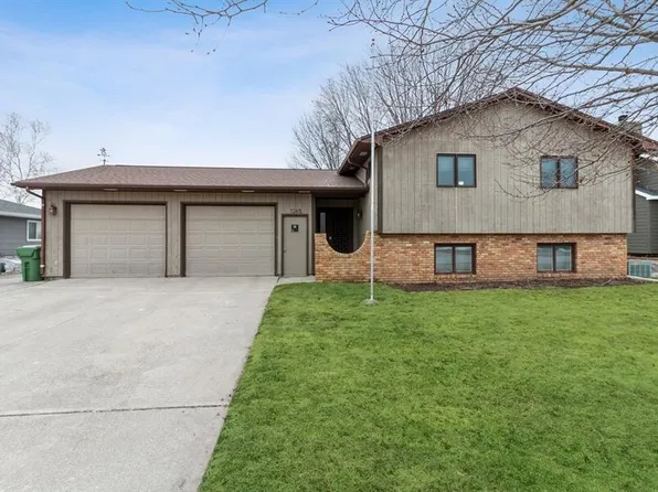 1265 Edgebrook Dr, Story City, IA 50248