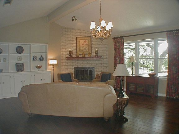 2nd image of 2202 Shadow Cliff St