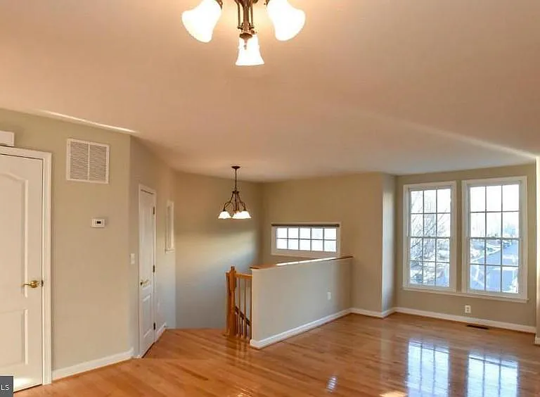 111 Maximillian Ct SW — Photo 5