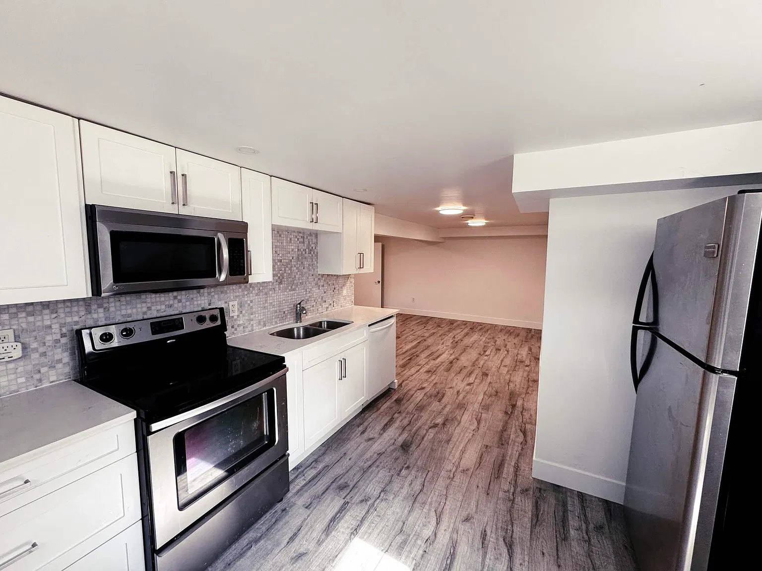 2 bed, 900 sqft, $1,700 — Photo 2
