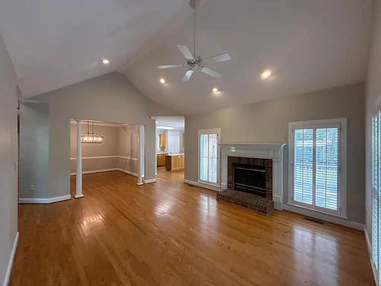 2649 Willowbrook Dr — Photo 3
