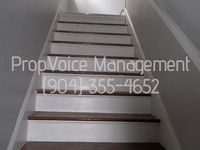 221 W 9th St — Photo 2