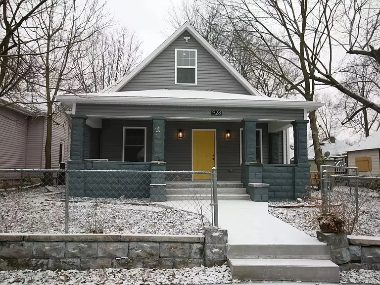 928 W Elm St — Photo 1