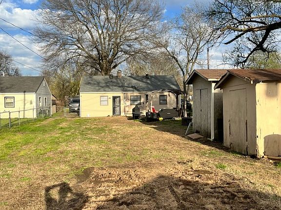3rd image of 114 W Circle Dr