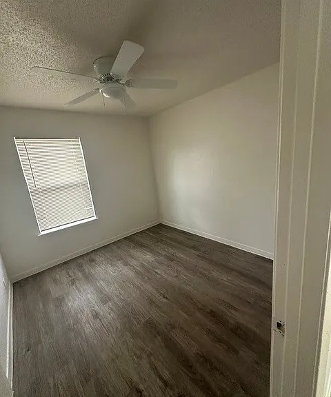 306 Bramble Dr — Photo 2