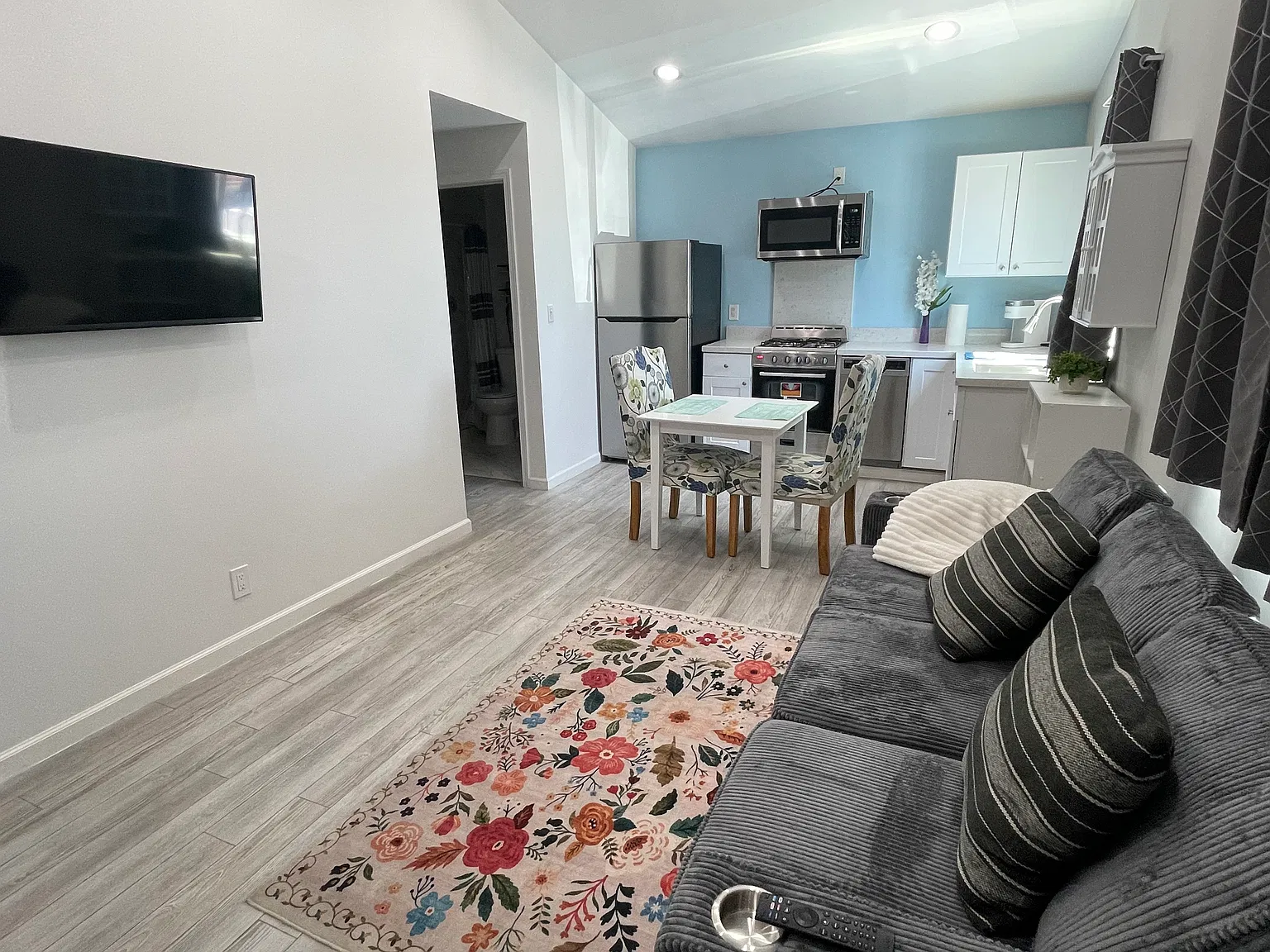 6723 Sheltondale Ave — Photo 2