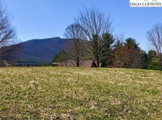 8 N Landing Dr, Jefferson, NC 28640