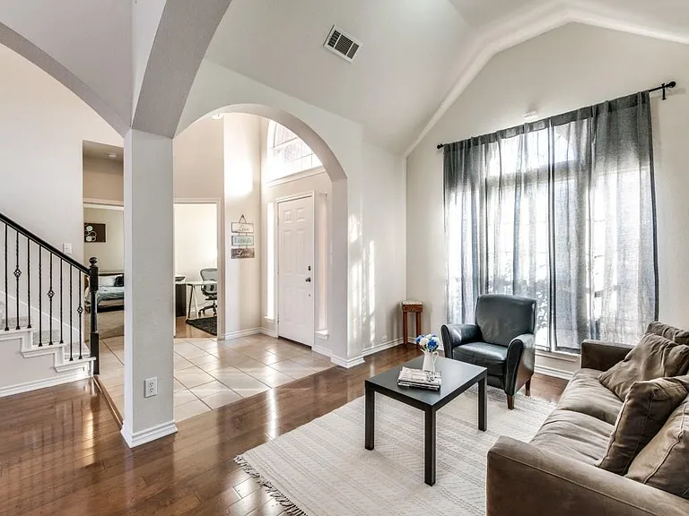 10572 Coach House Ln — Photo 6