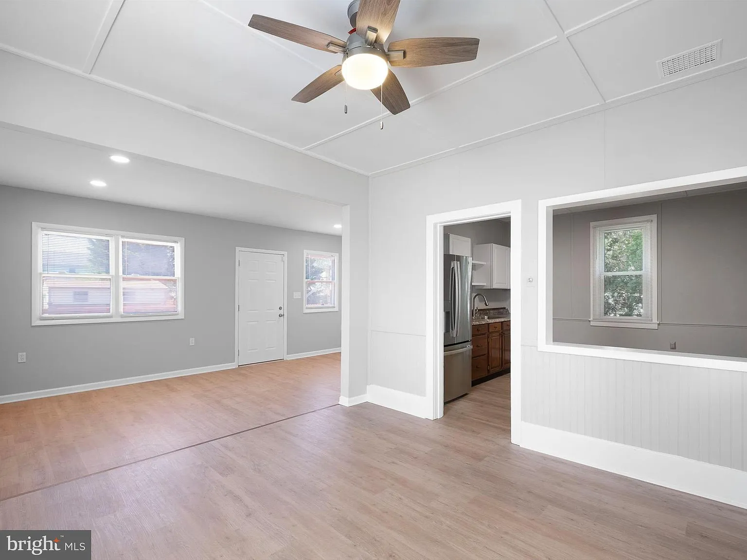 3 bed, 1.5 bath, 1300 sqft, $2,200 — Photo 4
