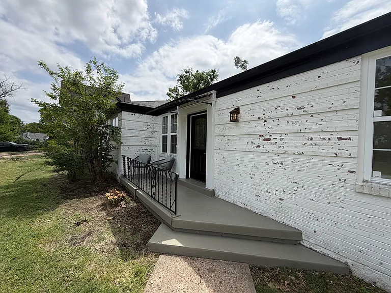 1921 Castleman Dr #A — Photo 2
