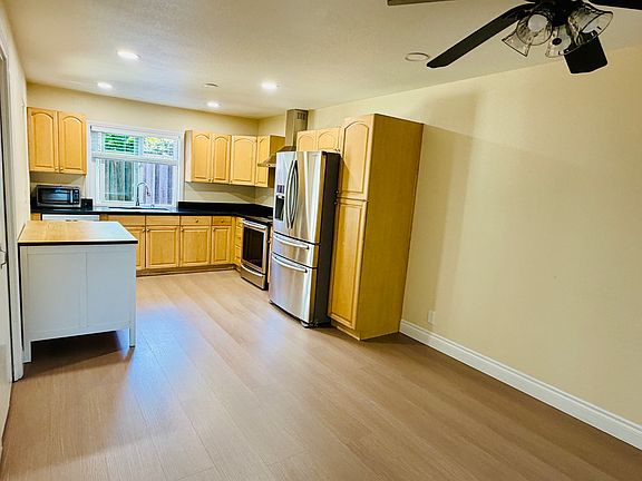 Kitchen Dining Area