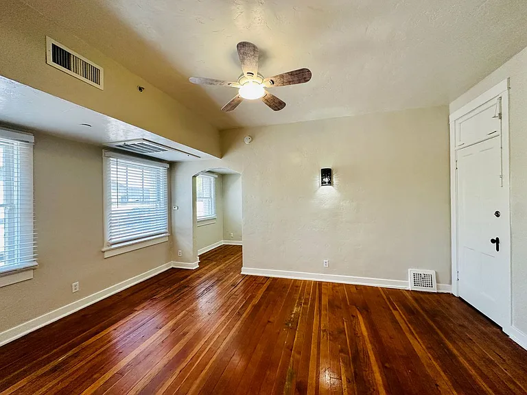 Don Martin Historic Apartments! — Photo 25