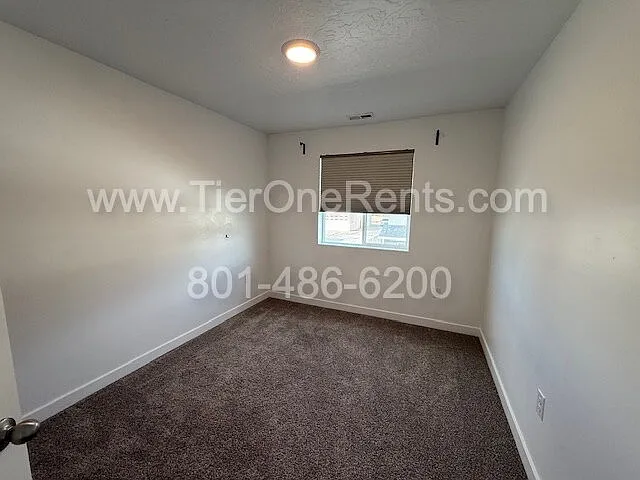 936 E Hercules Ct — Photo 6