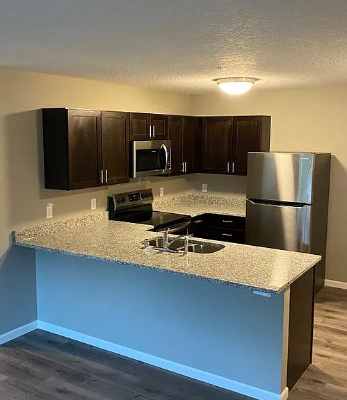 1042 Stearns Ave E — Photo 2