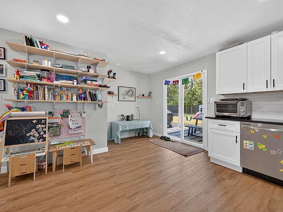 3rd image of 6021 Bluebell Cir