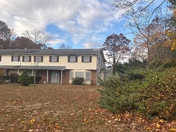 3rd image of 460 Hoffman Ln