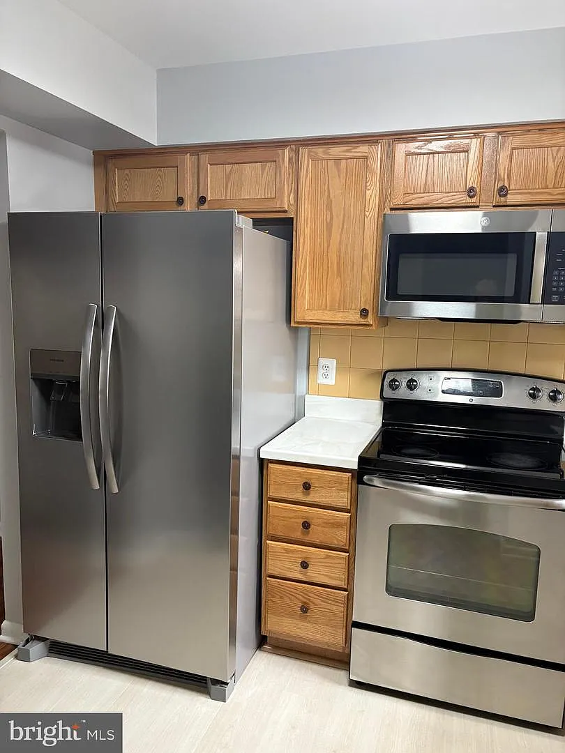 3 bed, 1152 sqft, $2,400 — Photo 3