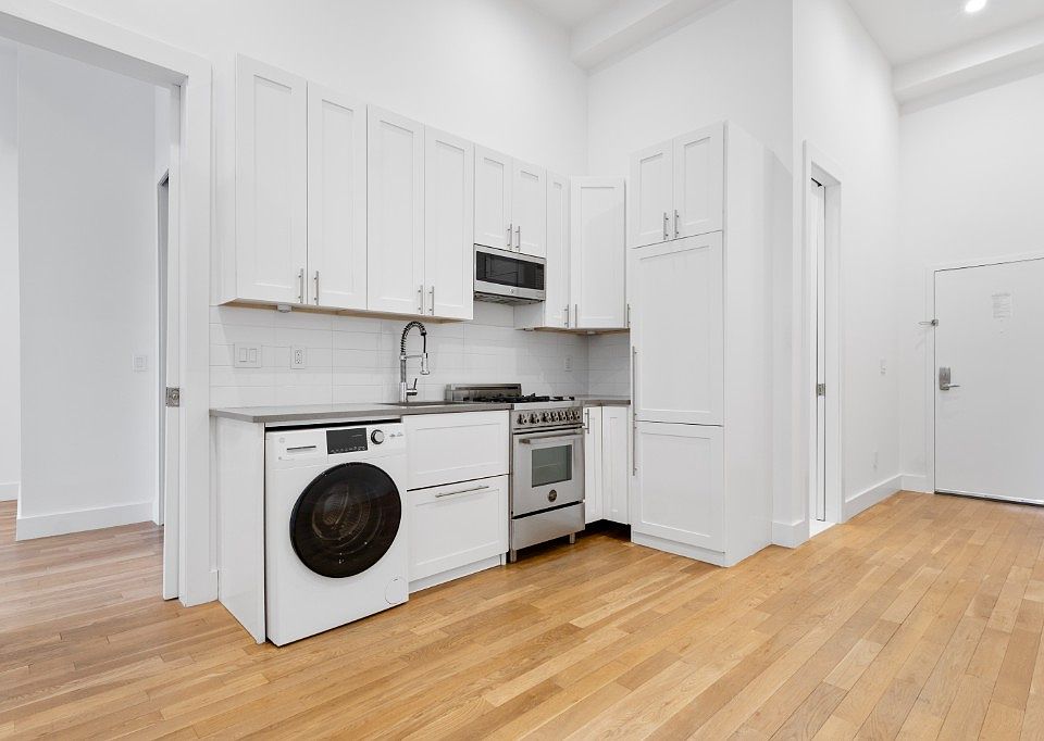 1st image of 220 E 22nd St APT 2N