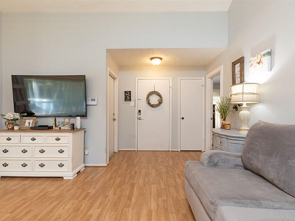 3rd image of 1418 Wilson Dr