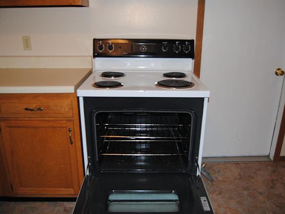 2nd image of 4987 Mercedes Dr