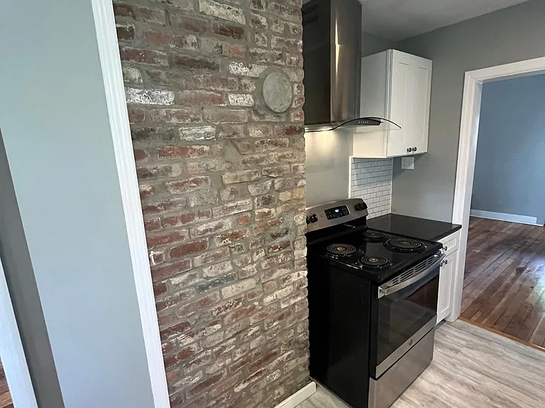 206 Bertha St — Photo 1