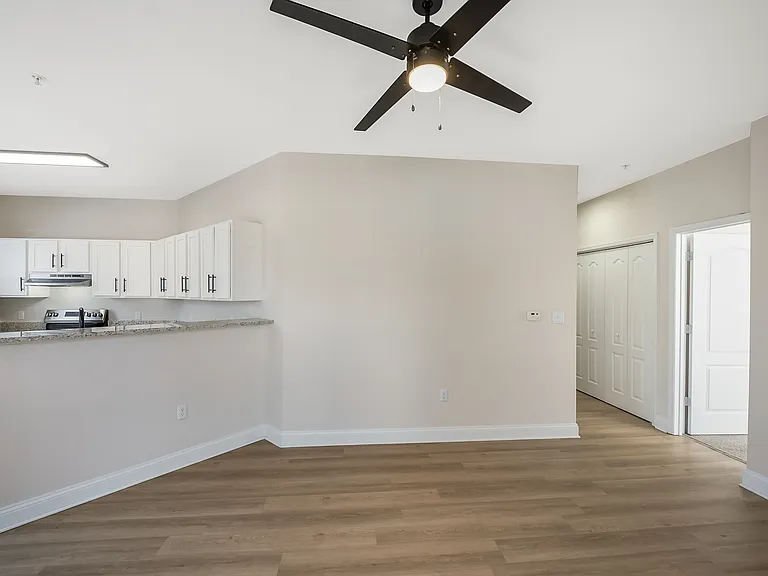 Ashbury Square Apartments — Photo 76