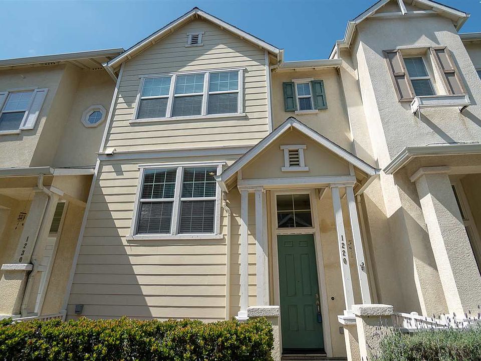 1st image of 1220 Summer Ln