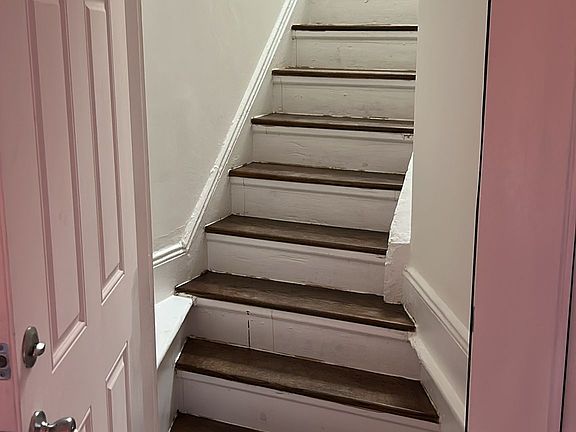 3rd image of 2544 Gillmore St Floor 2