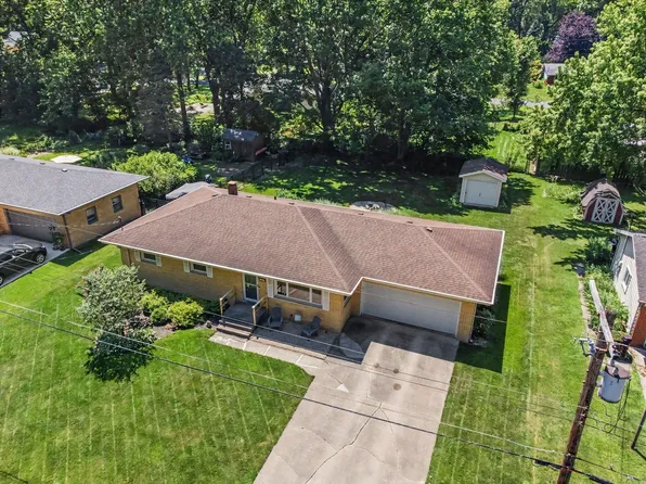 612 S Jackson Blvd, Chesterton, IN 46304
