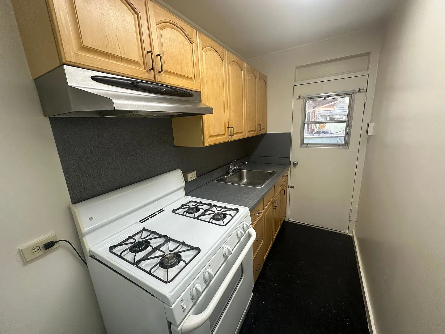 603 Isenberg / 2374 Kapiolani — Photo 4
