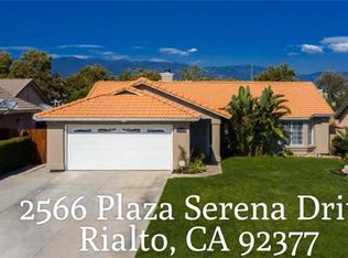 2566 W Plaza Serena Dr, Rialto, CA 92377