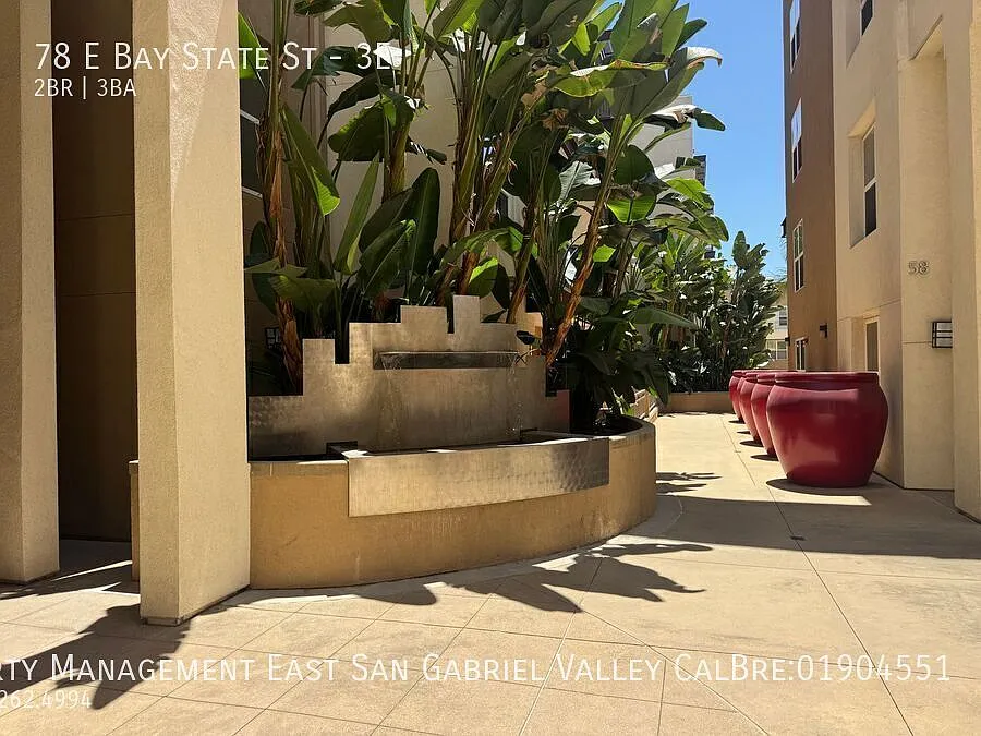 Beautiful two bedroom condo in perfect Alhambra location — Photo 3