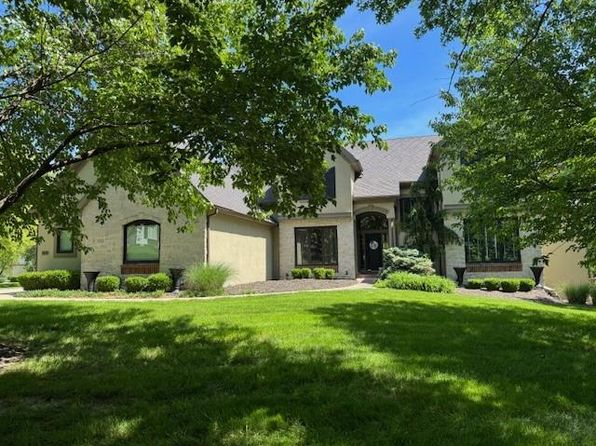 2116 Winding Woods Dr, Liberty, MO 64068