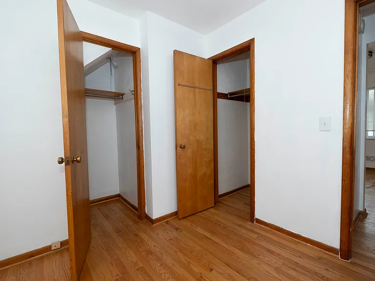 3174 Sherbrooke Rd #LOWER — Photo 15