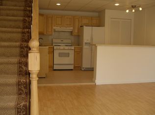 10 Ridgely Pl, Weehawken, NJ 07086