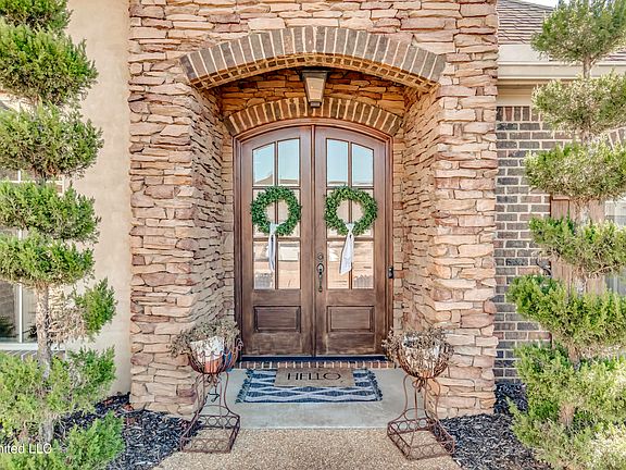 3rd image of 307 Emerald Way