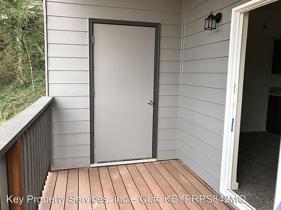 4th image of 4705 NE Leverich Park Way APT 7A