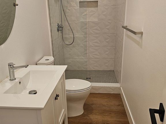 4th image of 1542 Main St #1542A