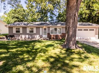 217 Devron Cir, East Peoria, IL 61611