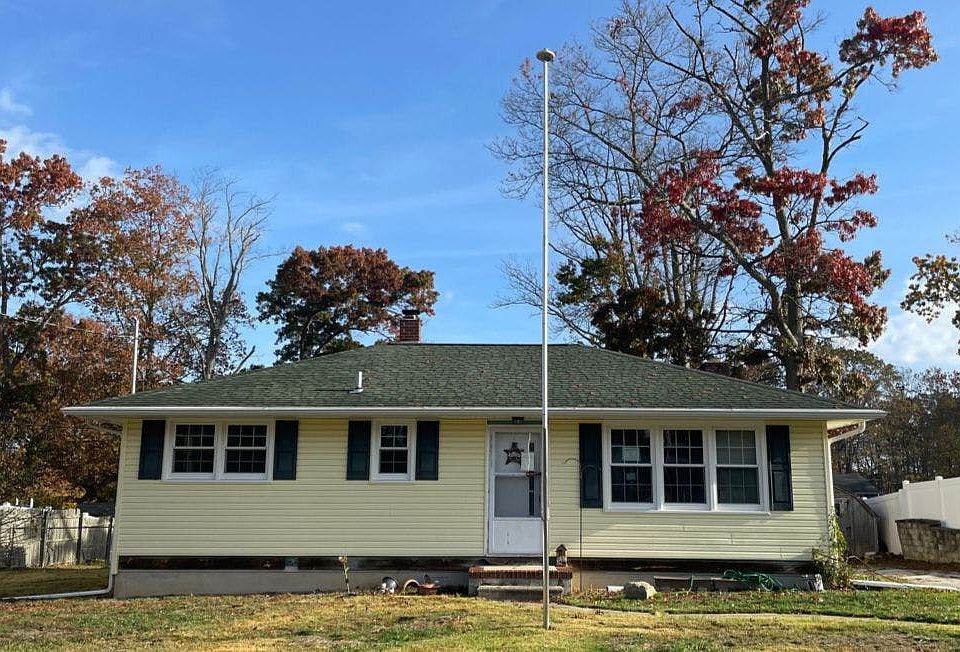 1st image of 32 Cornwall Ave