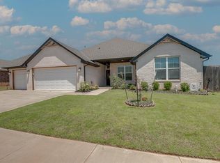 11017 SW 32nd St, Yukon, OK 73099