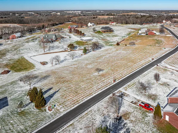 961 Lakeside Dr, Taylorsville, KY 40071