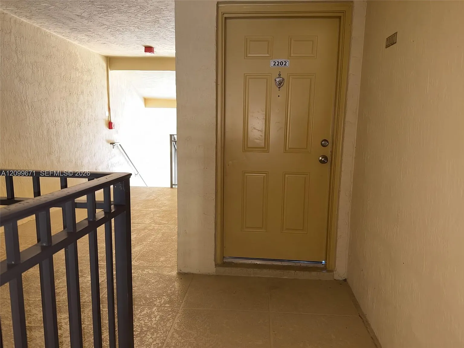 Royal Poinciana Condo — Photo 2