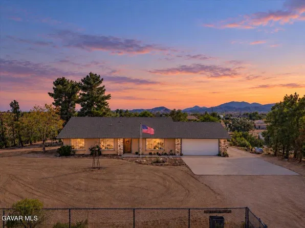 6433 Sunnyslope Rd, Phelan, CA 92371