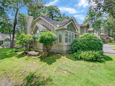 1061 Crestwoods Dr, Pocono Pines, PA, 18350